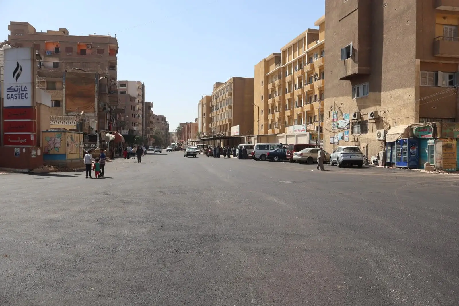 محافظ سوهاج يتفقد أعمال الرصف بمحيط المستشفى العام ويشدد على رفع الإشغالات بميدان مسجد العارف - 1000447247