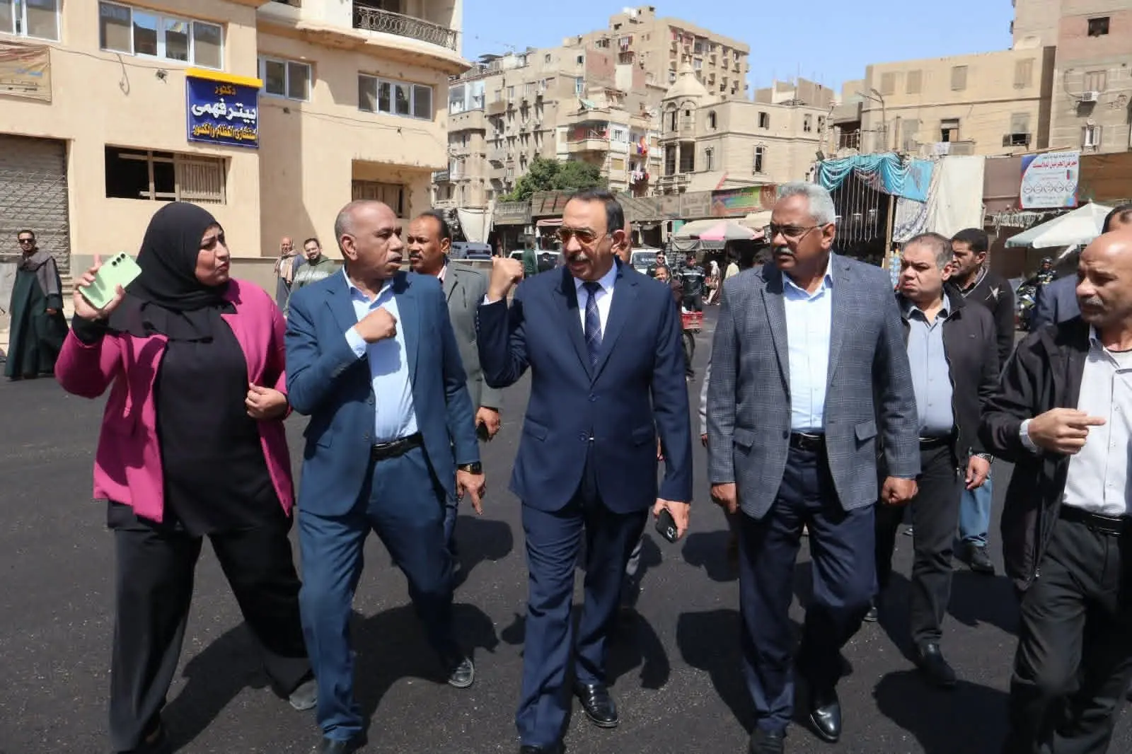 محافظ سوهاج يتفقد أعمال الرصف بمحيط المستشفى العام ويشدد على رفع الإشغالات بميدان مسجد العارف