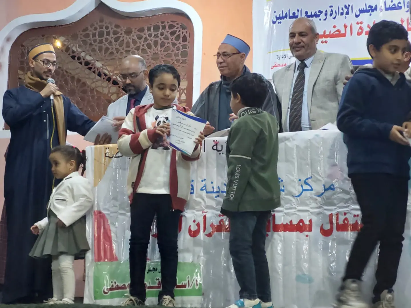 احتفالية مميزة لمركز شباب مدينة قنا لتكريم حفظة كتاب الله - 1000447689