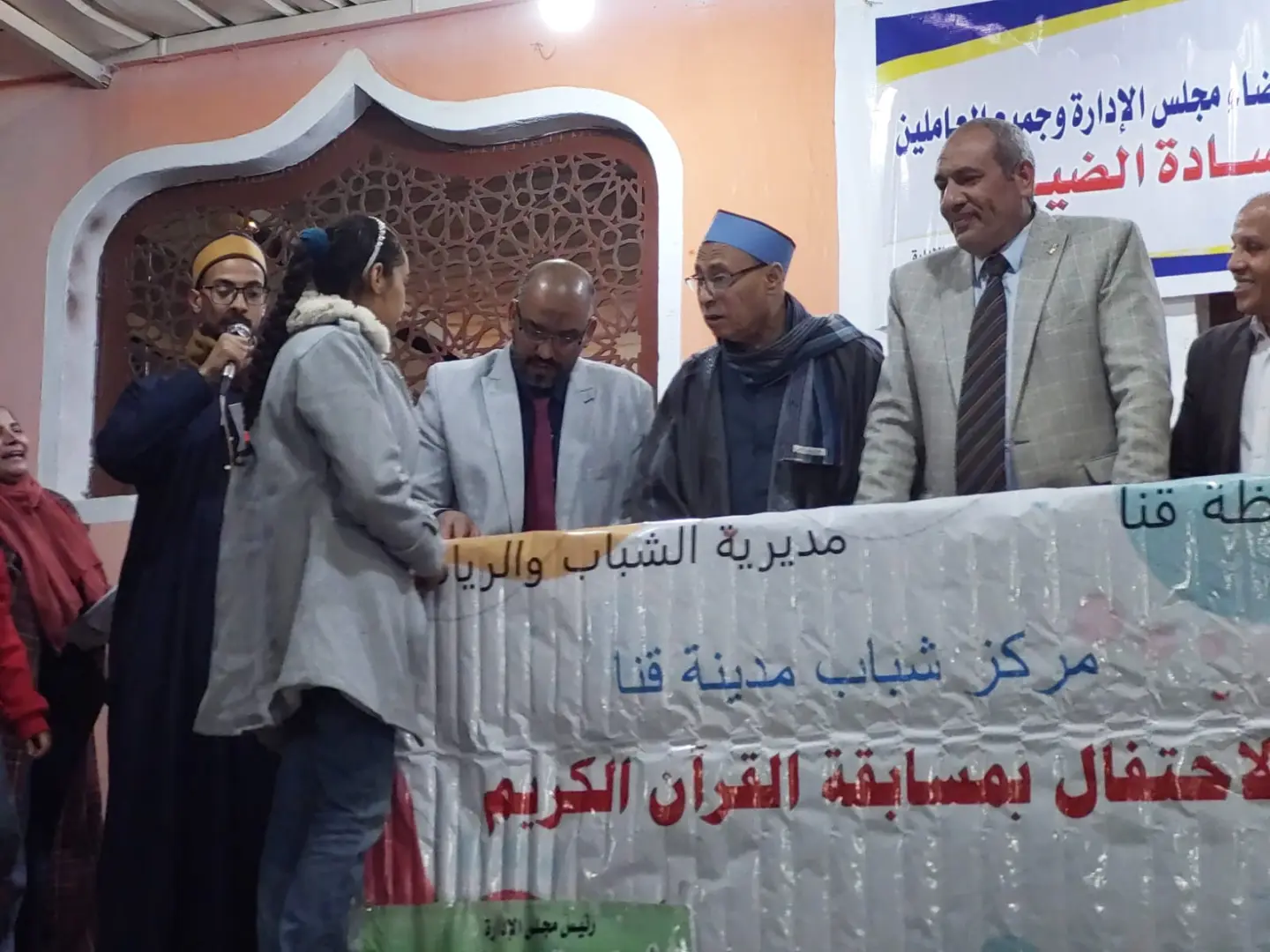 احتفالية مميزة لمركز شباب مدينة قنا لتكريم حفظة كتاب الله - 1000447693