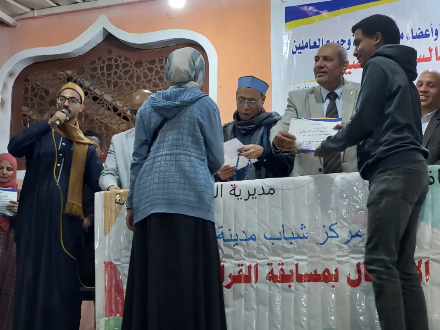 احتفالية مميزة لمركز شباب مدينة قنا لتكريم حفظة كتاب الله - 1000447699