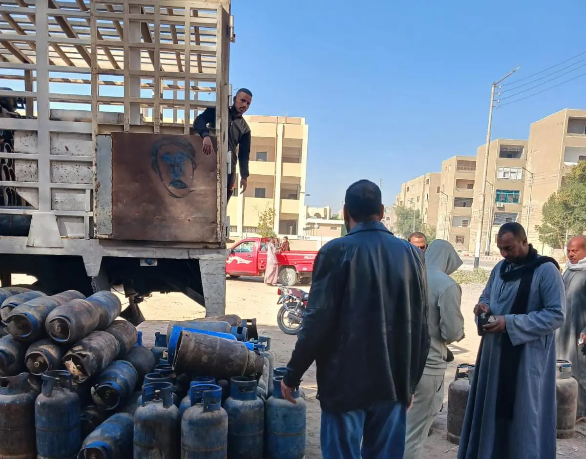 تموين قنا: ضخ 28 ألف أسطوانة بوتاجاز منزلية و2000 تجارية وضبط250 قبل بيعها في السوق السوداء - 1000448421