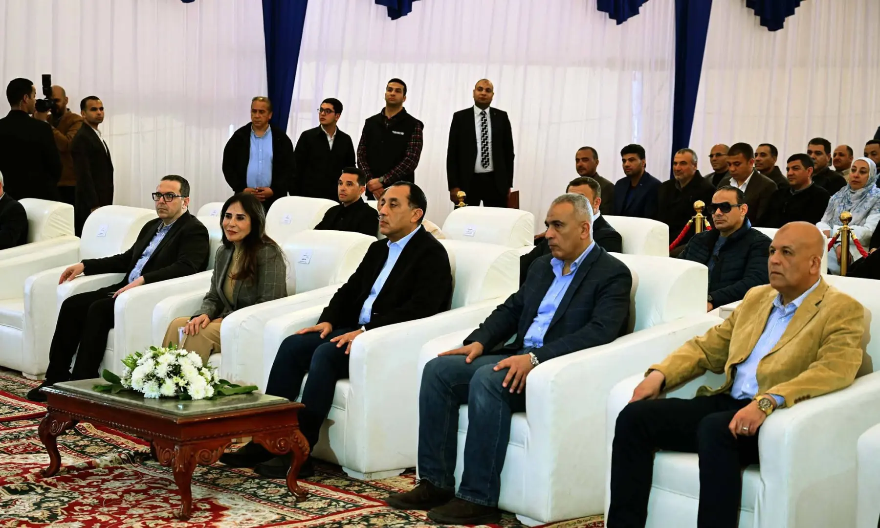 رئيس الوزراء يسلم عقود عدد من وحدات المبادرة الرئاسية "سكن لكل المصريين" بمدينة حدائق العاصمة - 1000448784