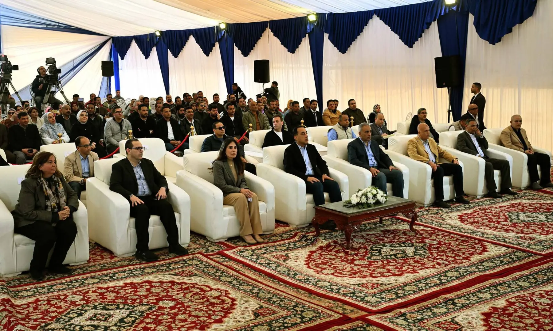 رئيس الوزراء يسلم عقود عدد من وحدات المبادرة الرئاسية "سكن لكل المصريين" بمدينة حدائق العاصمة - 1000448785
