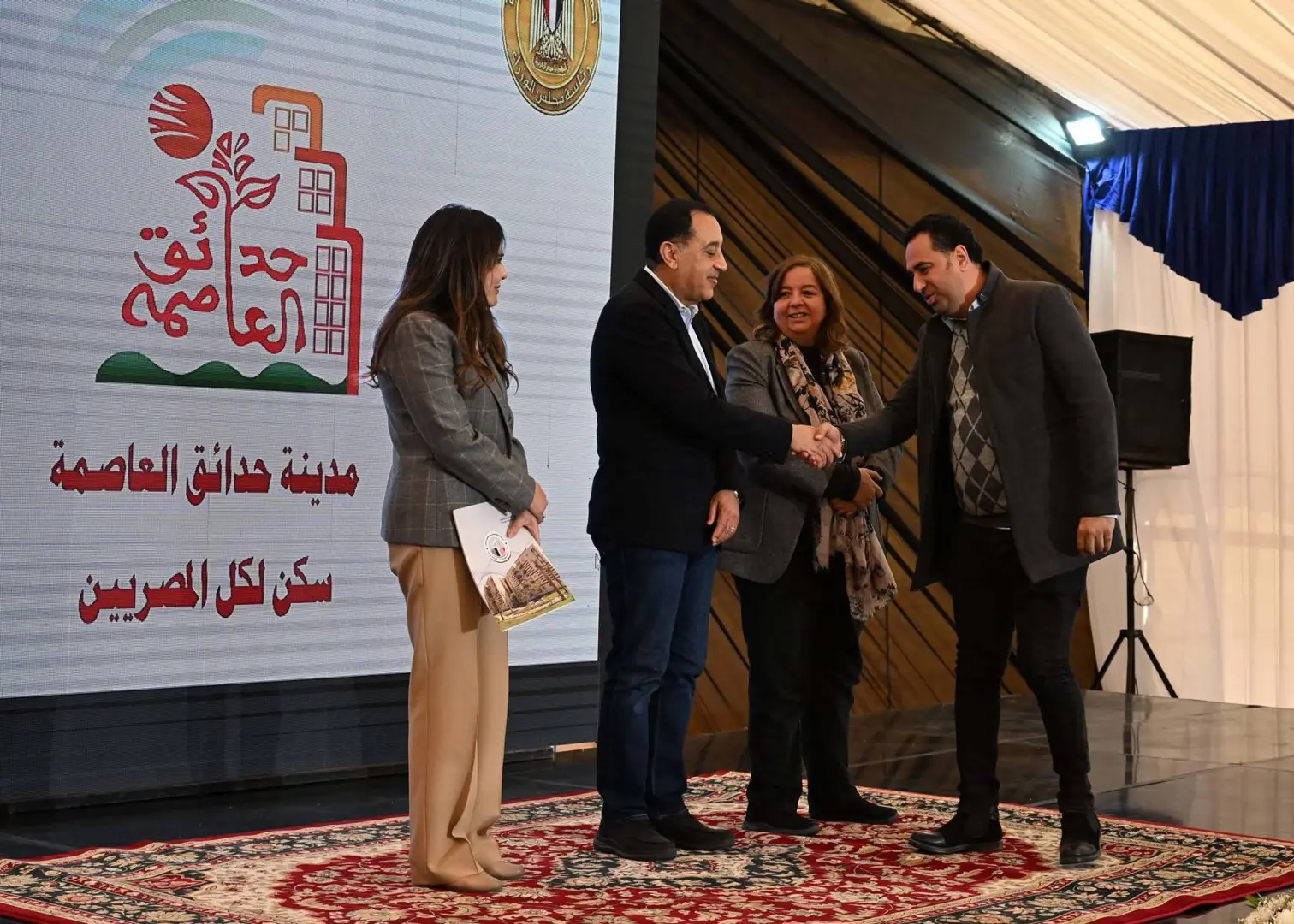 رئيس الوزراء يسلم عقود عدد من وحدات المبادرة الرئاسية "سكن لكل المصريين" بمدينة حدائق العاصمة - 1000448798