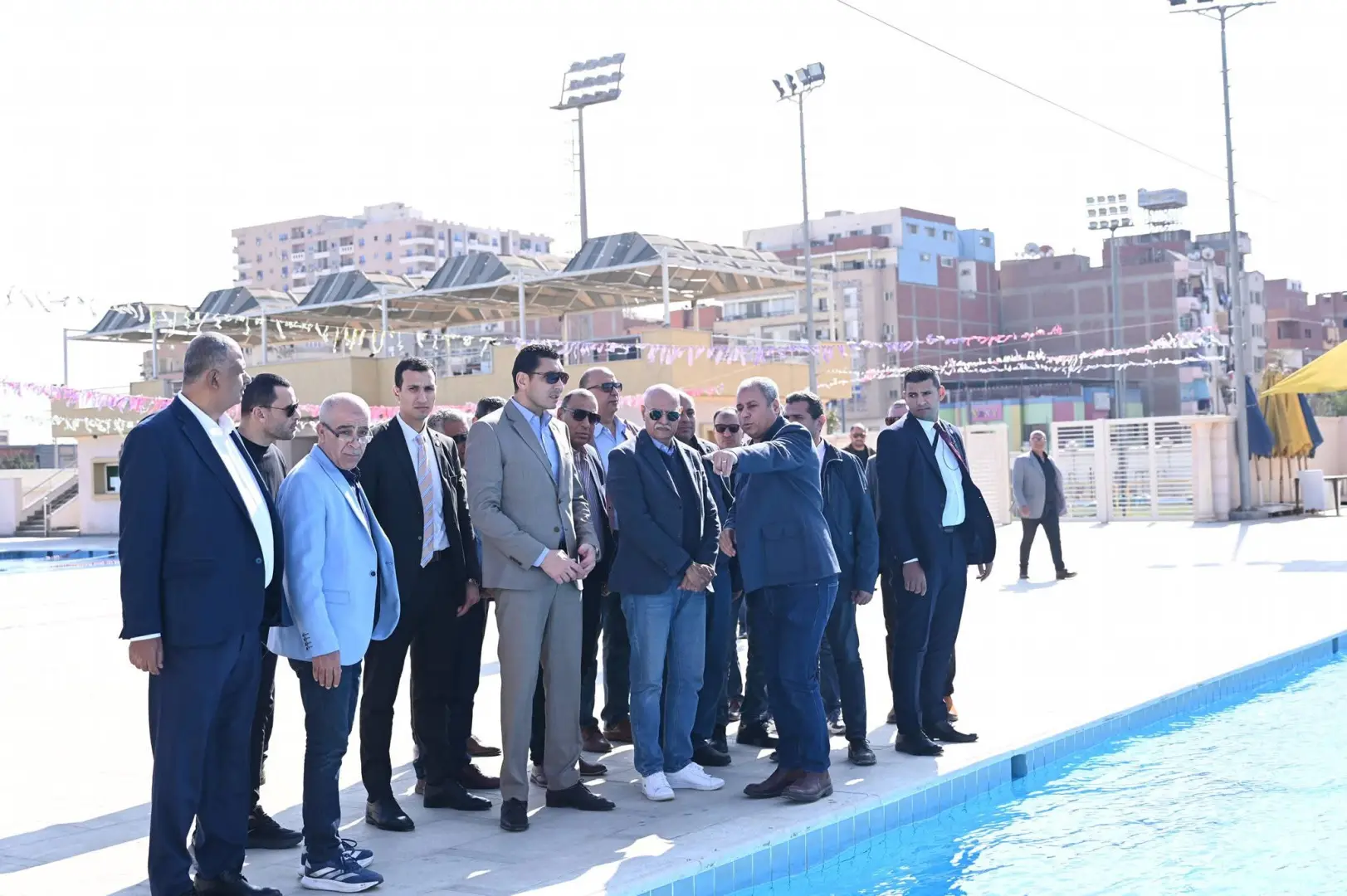 وزير الشباب والرياضة يلتقي مجلس إدارة النادي الإسماعيلي والجهاز الفني للفريق الأول - 1000448894
