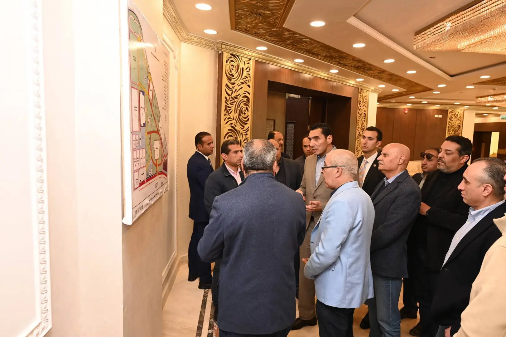 وزير الشباب والرياضة يلتقي مجلس إدارة النادي الإسماعيلي والجهاز الفني للفريق الأول - 1000448896