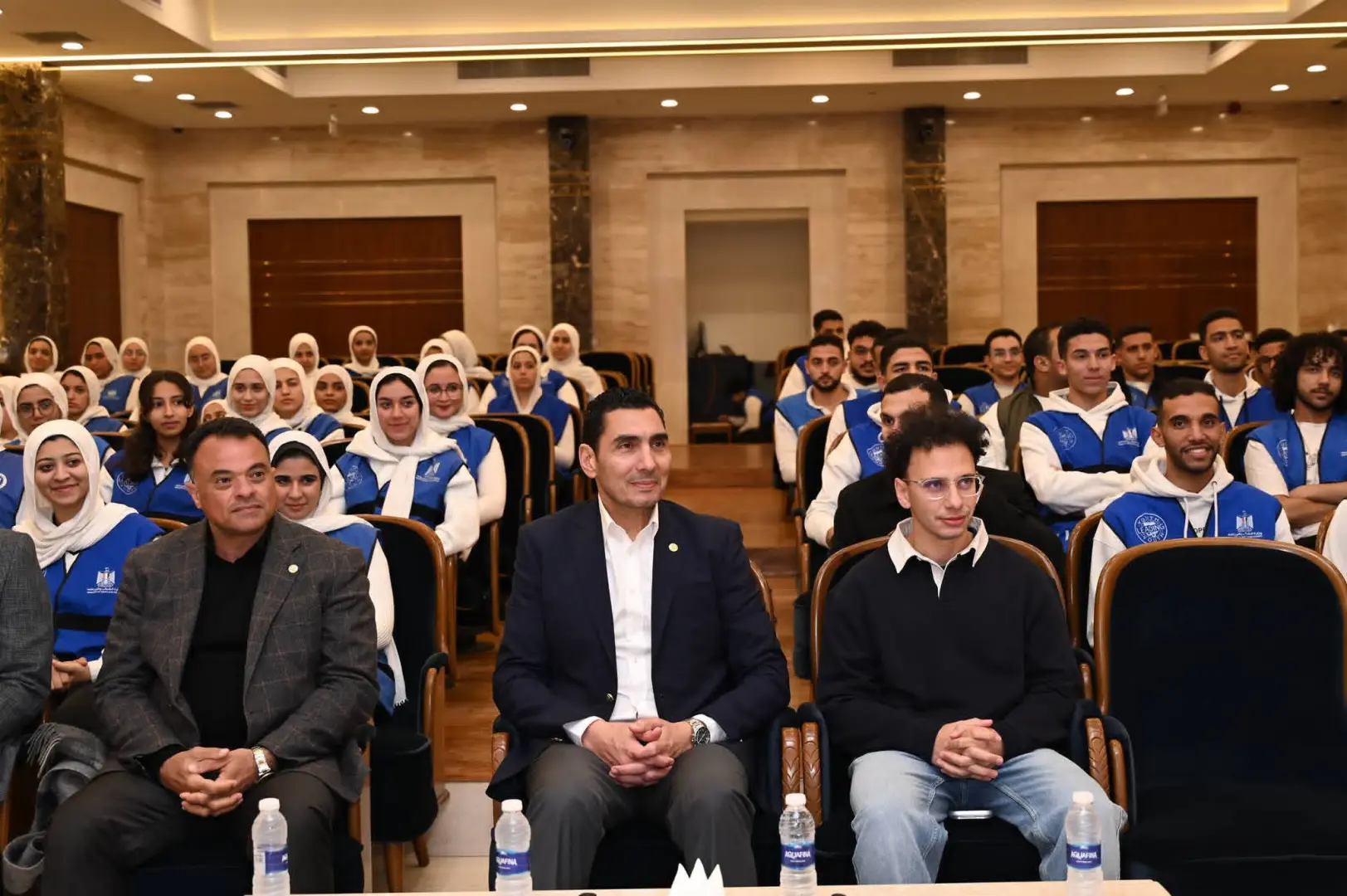 وزير الشباب والرياضة يلتقي لاعبي منتخب مصر لرفع الأثقال بمعسكر القرش في الإسماعيلية - 1000449213