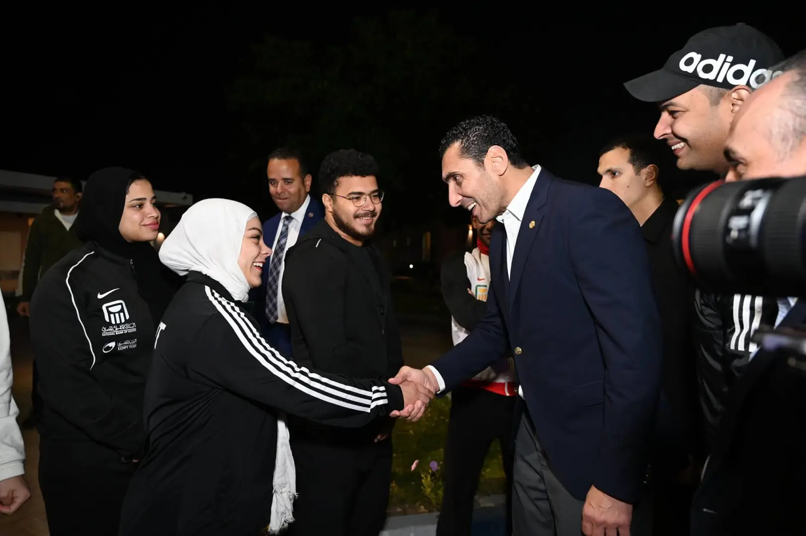 وزير الشباب والرياضة يلتقي لاعبي منتخب مصر لرفع الأثقال بمعسكر القرش في الإسماعيلية - 1000449216