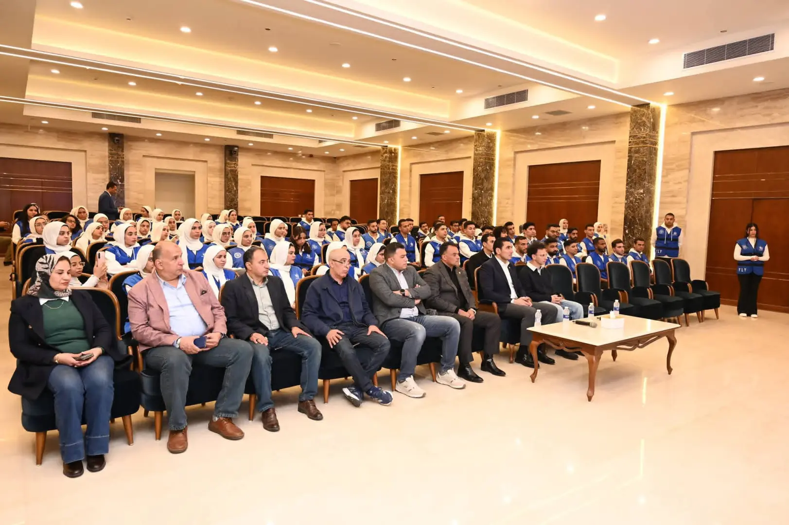 وزير الشباب والرياضة يلتقي لاعبي منتخب مصر لرفع الأثقال بمعسكر القرش في الإسماعيلية - 1000449218