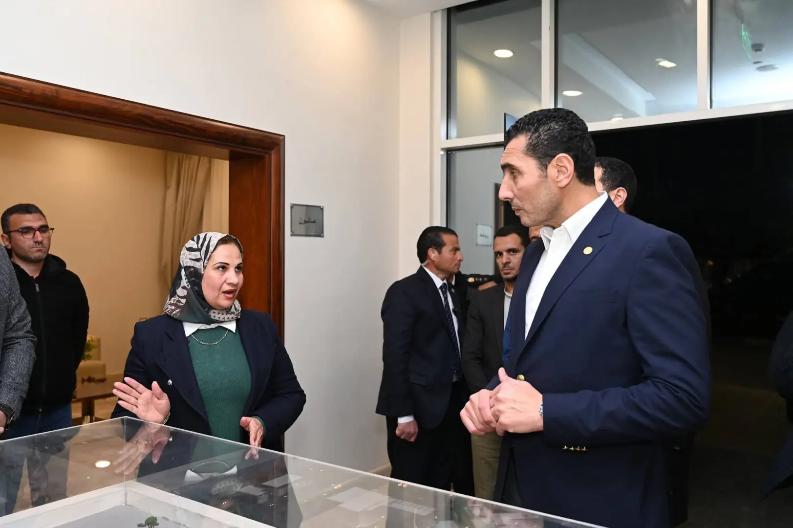 وزير الشباب والرياضة يلتقي لاعبي منتخب مصر لرفع الأثقال بمعسكر القرش في الإسماعيلية - 1000449219