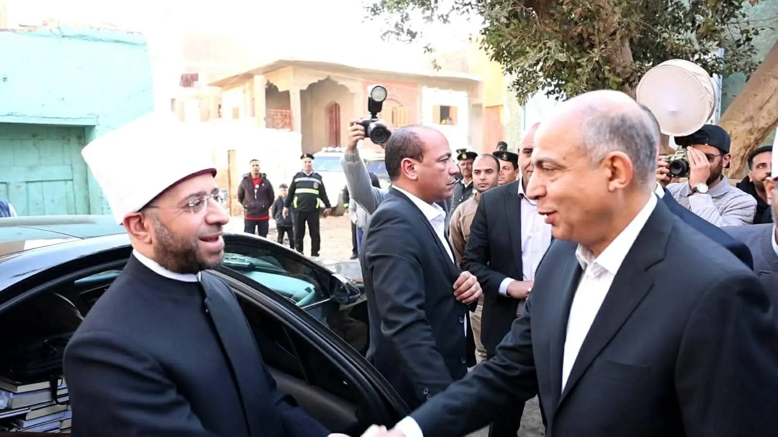 وزير الأوقاف ومحافظ المنيا يفتتحان مسجد الشيخ محمد دوداي بقرية طنبدي بمغاغة - 1000449249