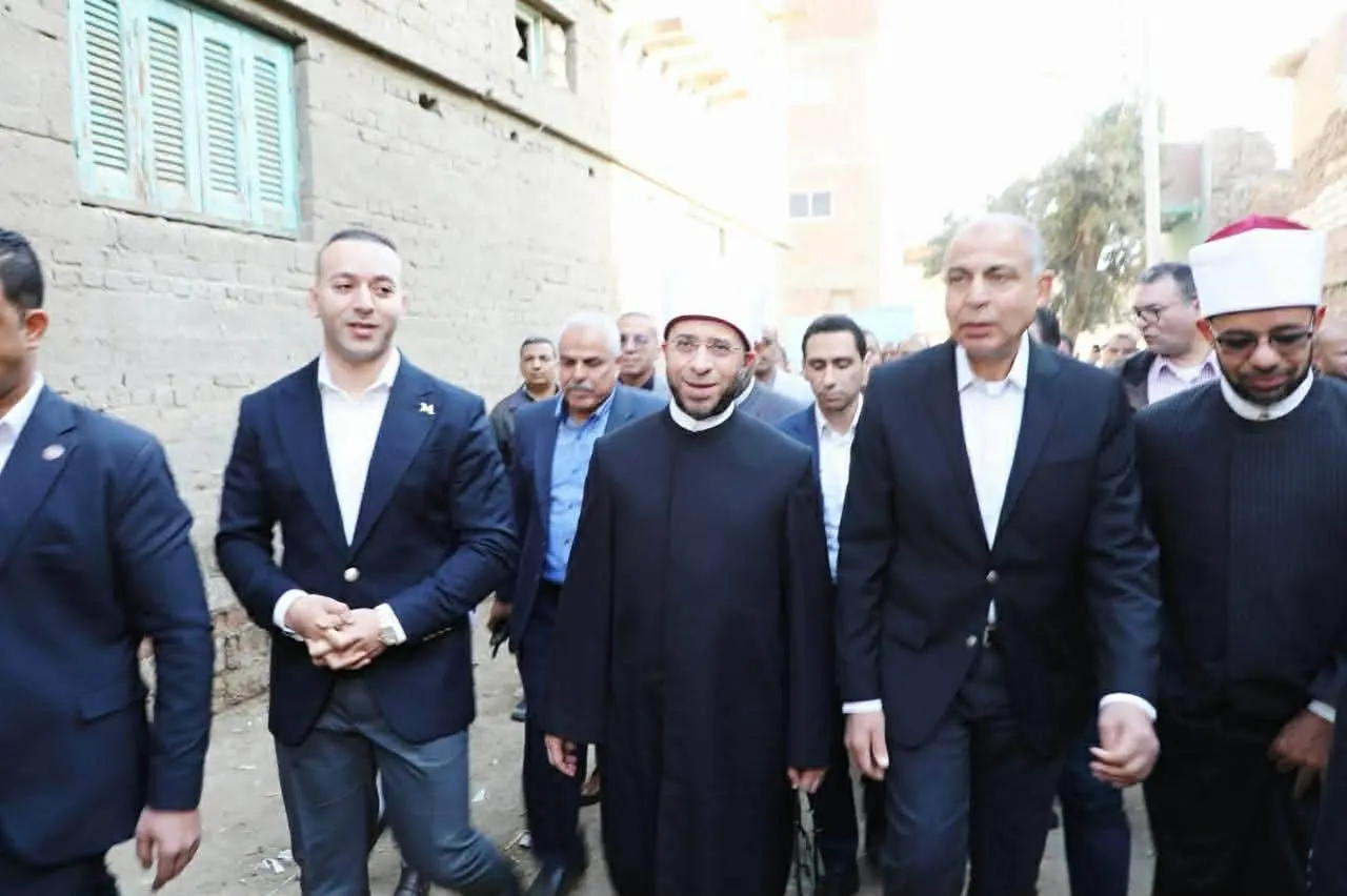 وزير الأوقاف ومحافظ المنيا يفتتحان مسجد الشيخ محمد دوداي بقرية طنبدي بمغاغة - 1000449250