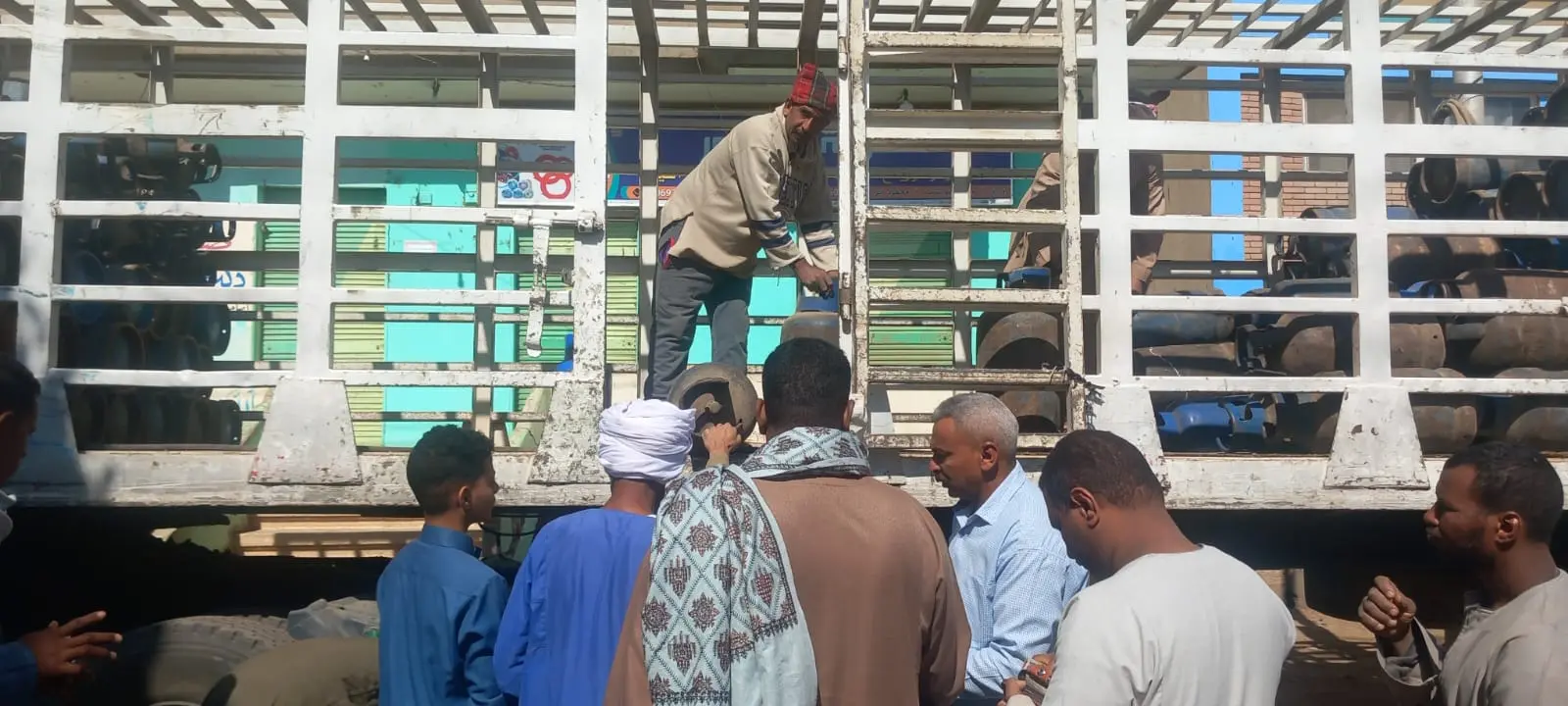 تموين قنا: ضخ 30 ألف أسطوانة بوتاجاز.. ويؤكد على توافر كميات كافية بالمستودعات - 1000451413