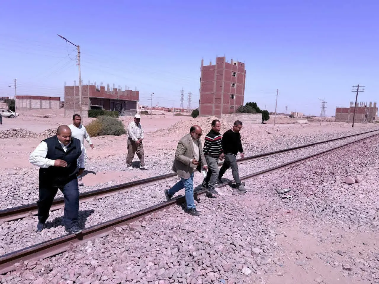بدء تنفيذ مزلقان المدخل الجنوبي بمدينة قنا الجديدة - 1000451598