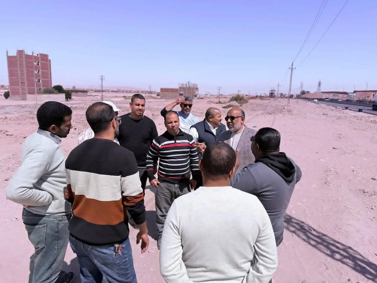بدء تنفيذ مزلقان المدخل الجنوبي بمدينة قنا الجديدة - 1000451599