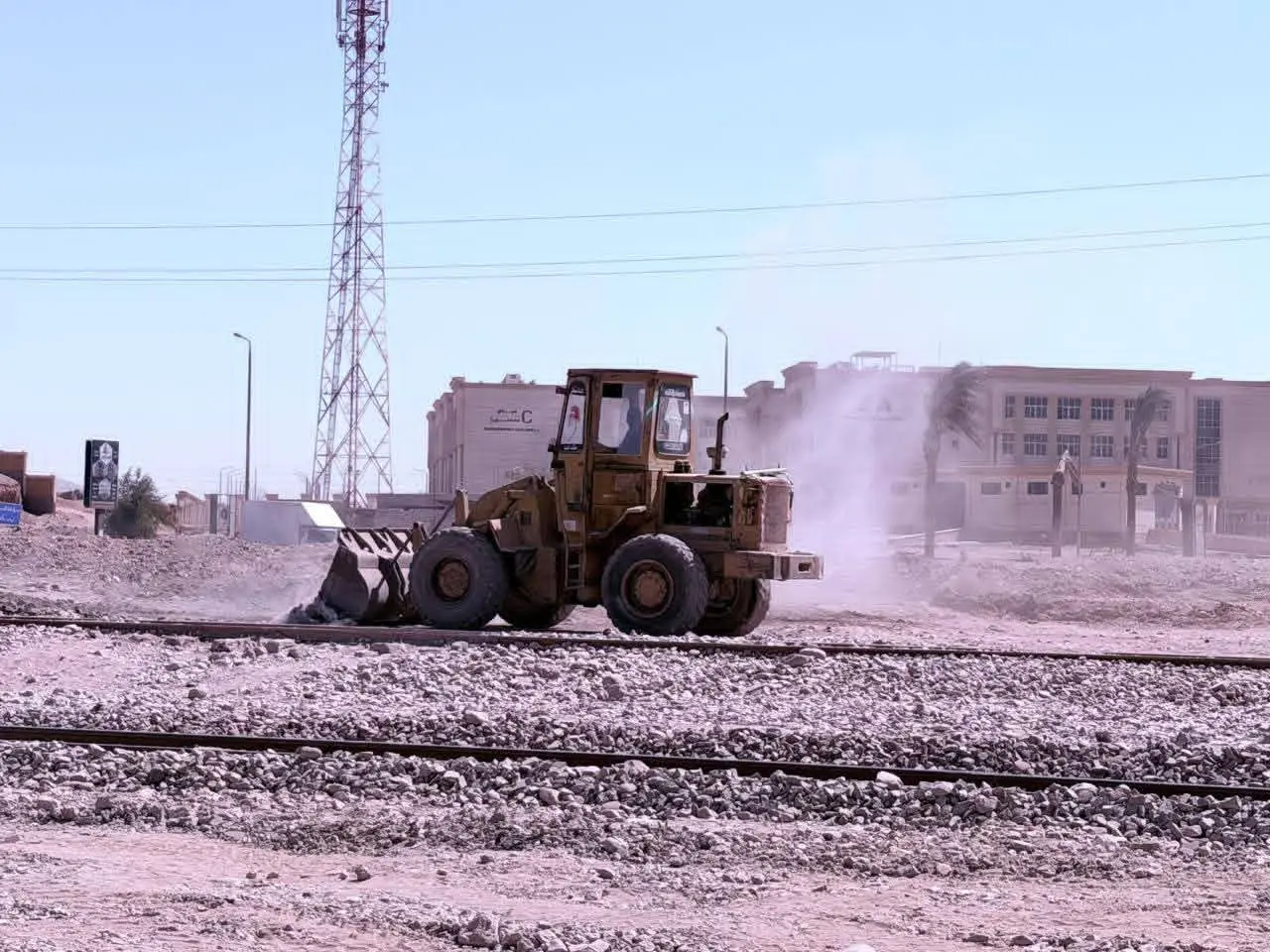 بدء تنفيذ مزلقان المدخل الجنوبي بمدينة قنا الجديدة - 1000451602