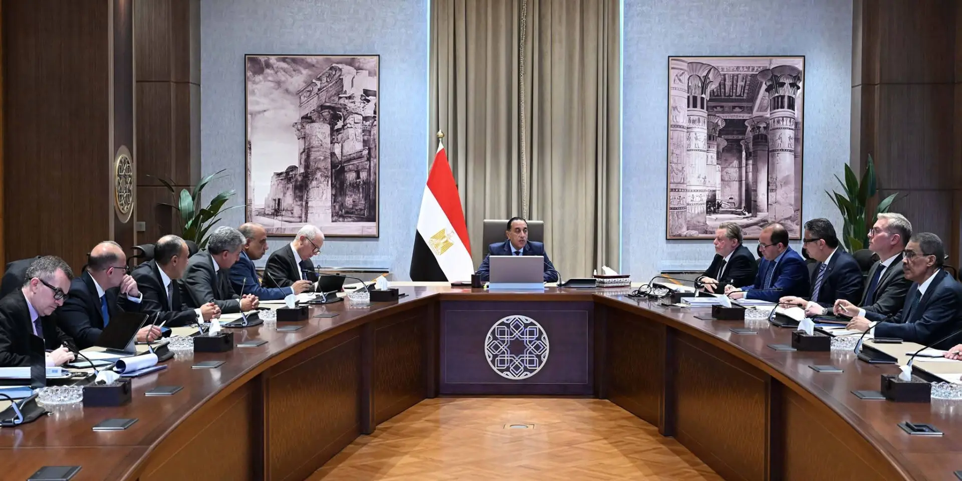 رئيس الوزراء يستعرض التقديرات الأولية لمشروع موازنة العام المالي 2026/2027