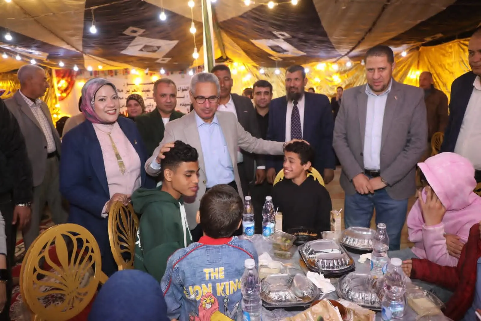 محافظ بني سويف يشارك في حفل الإفطار الجماعي للأطفال الأيتام والمسنين من نزلاء دور الرعاية بالمؤسسات الاجتماعية - 1000451892