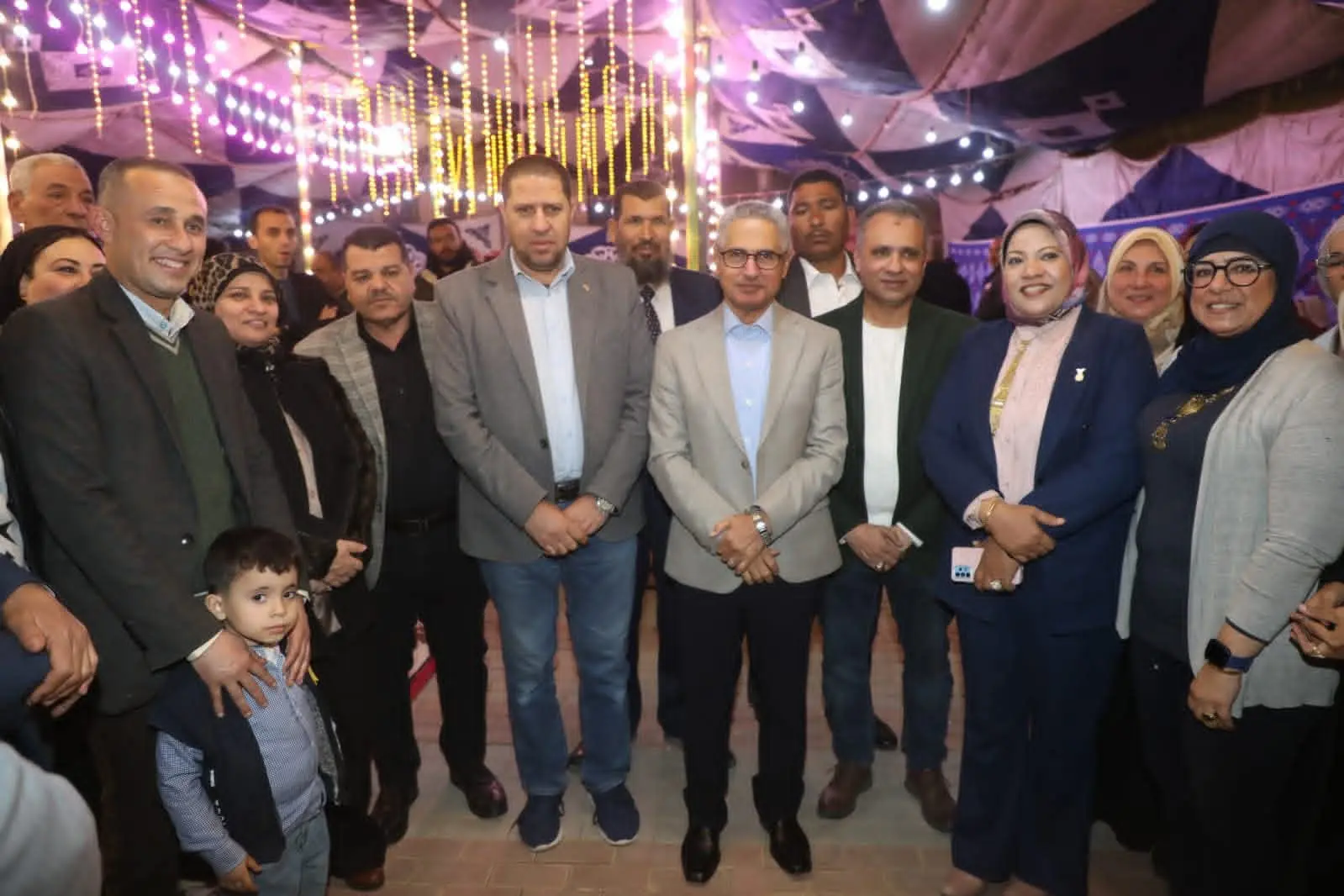 محافظ بني سويف يشارك في حفل الإفطار الجماعي للأطفال الأيتام والمسنين من نزلاء دور الرعاية بالمؤسسات الاجتماعية - 1000451897