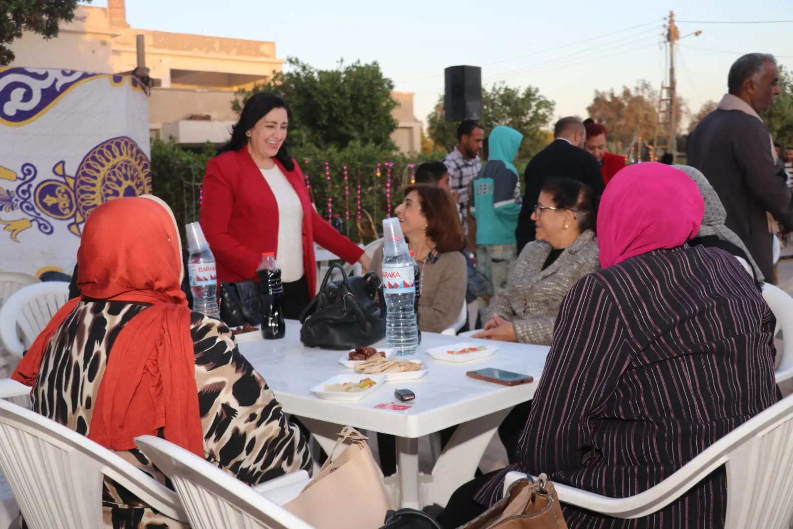 إفطار للمرأة الصعيدية بقرية الطويرات في قنا احتفالًا بيومها العالمي - 1000451990