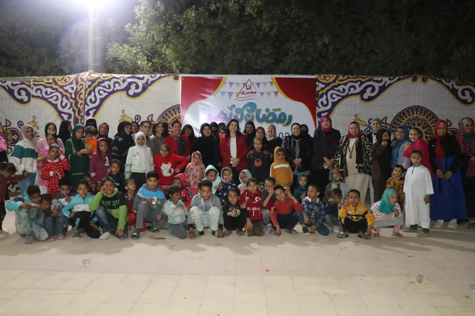 إفطار للمرأة الصعيدية بقرية الطويرات في قنا احتفالًا بيومها العالمي - 1000452002