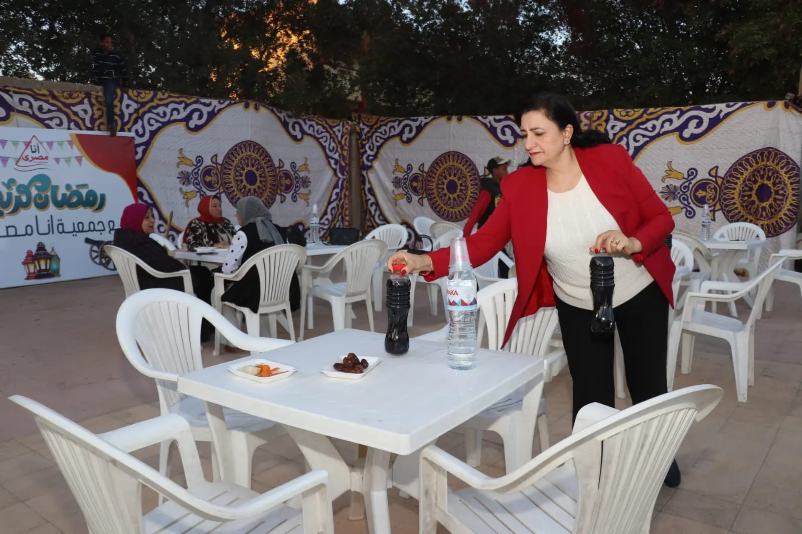 إفطار للمرأة الصعيدية بقرية الطويرات في قنا احتفالًا بيومها العالمي - 1000452004