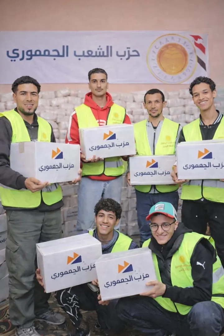 الشعب الجمهوري يوزع 1000 كرتونة رمضانية بقوص ضمن مبادرة «مع الناس» - 1000452080