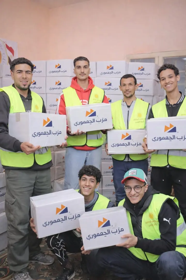 الشعب الجمهوري يوزع 1000 كرتونة رمضانية بقوص ضمن مبادرة «مع الناس»