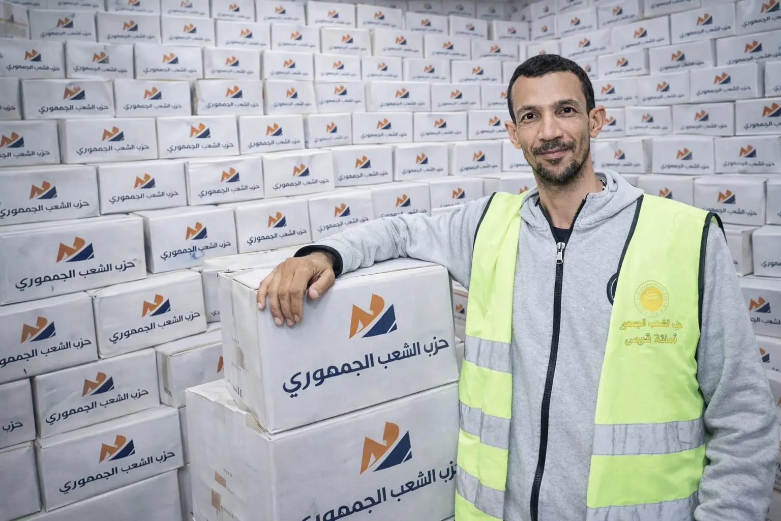 الشعب الجمهوري يوزع 1000 كرتونة رمضانية بقوص ضمن مبادرة «مع الناس» - 1000452085