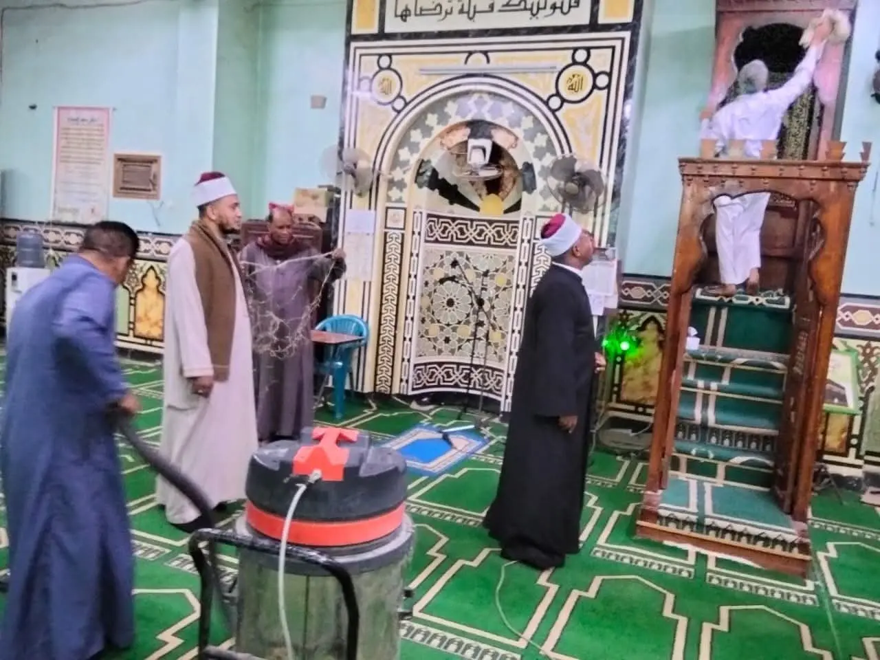 وزارة الأوقاف: تجديد حملة النظافة الشاملة بالمساجد لاستقبال المعتكفين - 1000452137