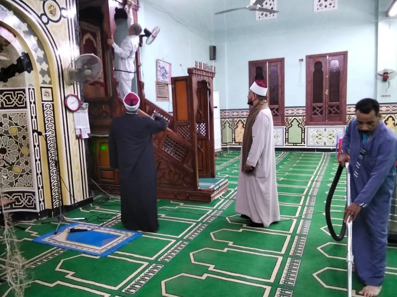 وزارة الأوقاف: تجديد حملة النظافة الشاملة بالمساجد لاستقبال المعتكفين - 1000452141