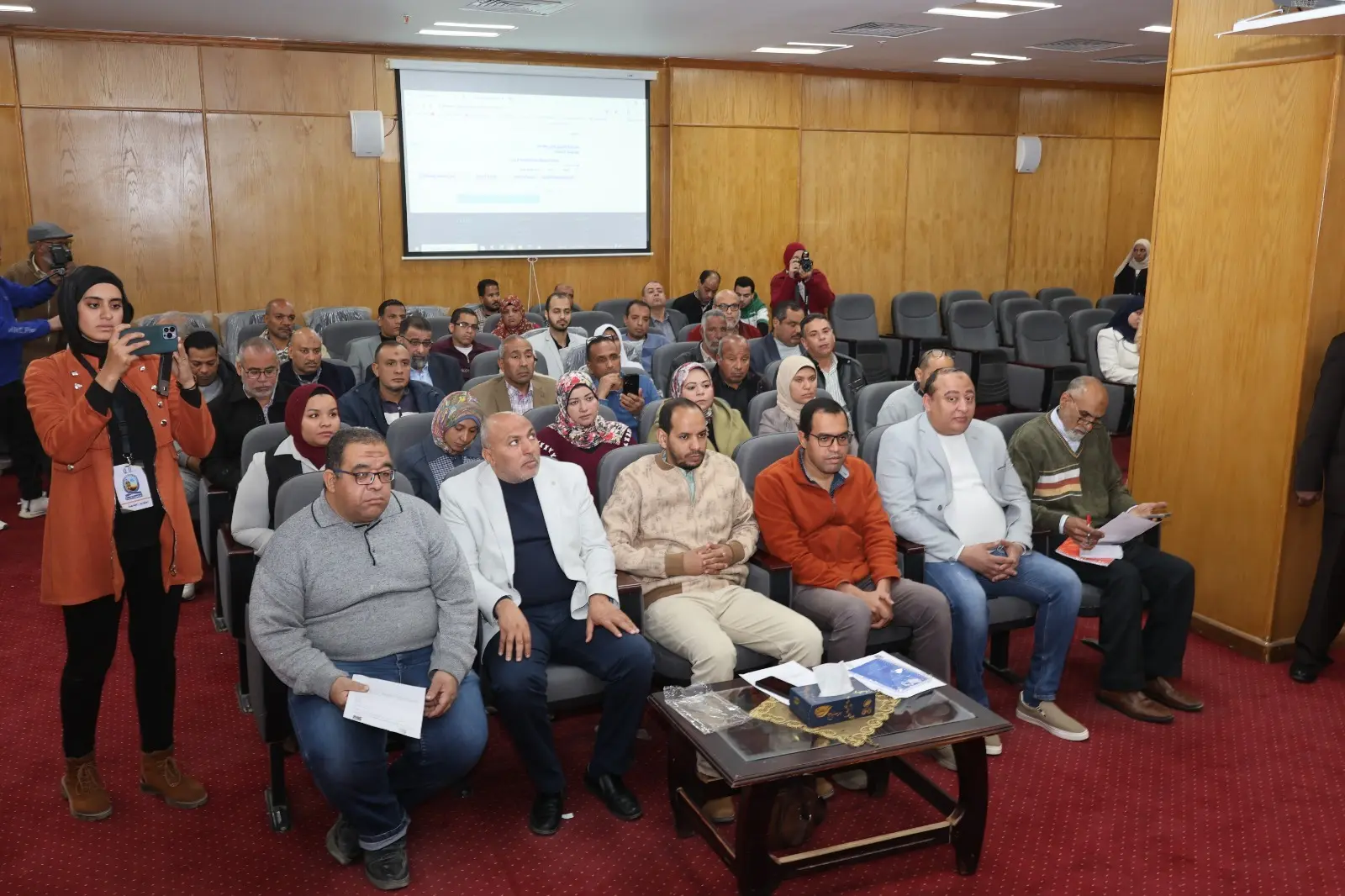 رئيس جامعة قنا يستعرض خطة التحول الرقمي الشامل للخدمات بالمستشفيات الجامعية - 1000452164