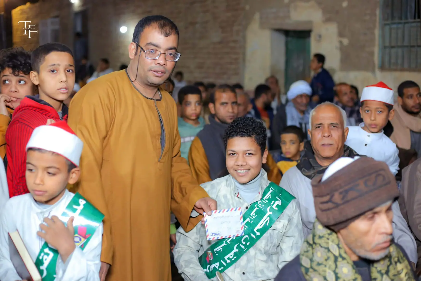 تكريم 100 من حفظة القرآن في مسابقة رمضانية بقرية ساحل دراو بنقادة - 1000452296