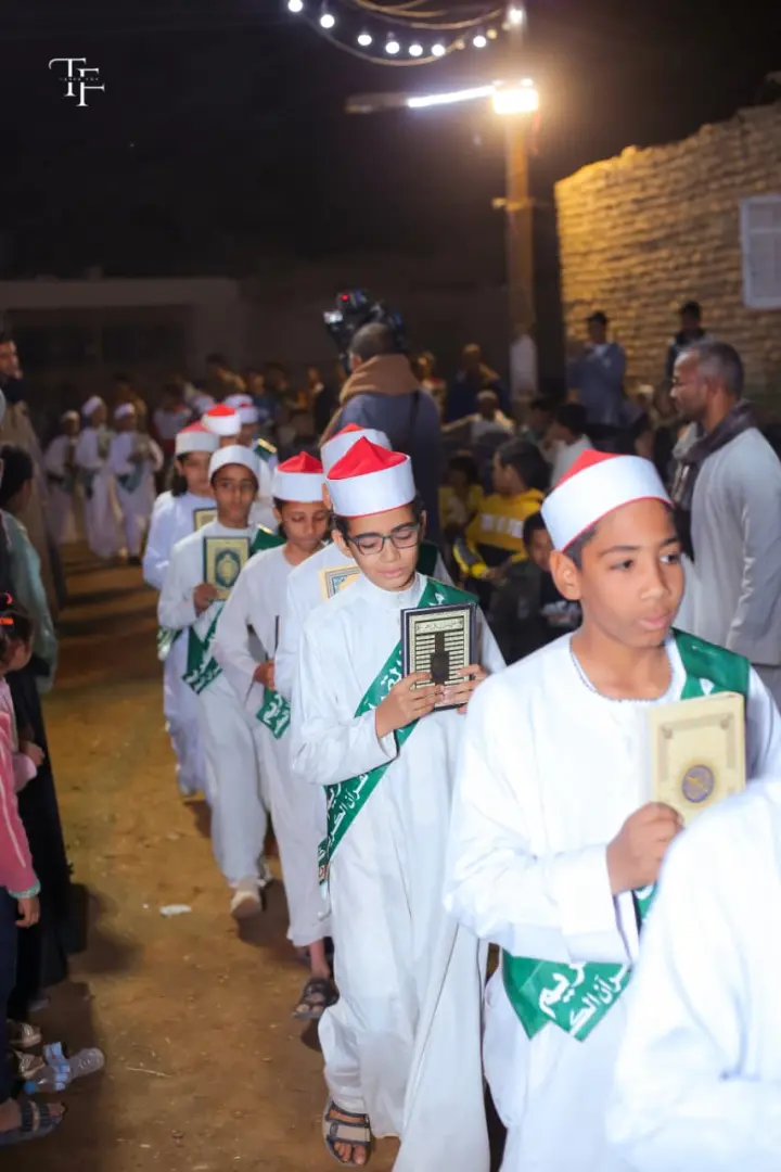 تكريم 100 من حفظة القرآن في مسابقة رمضانية بقرية ساحل دراو بنقادة - 1000452305