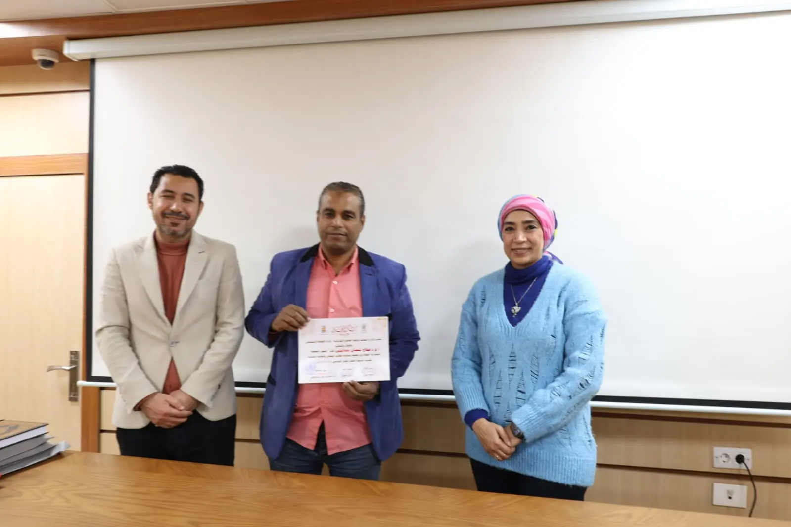 رئيس جامعة الأقصر تكرم الفائزين في مسابقة القرآن الكريم والطالب والطالبة المثاليين على مستوى الجامعة - 1000452442