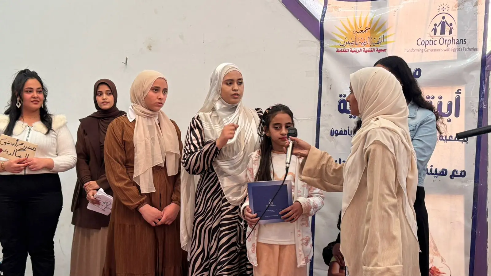 الأقصر تشهد ختام مشروع «ابنتي الغالية» وتخريج الدفعة الـ16 من الفتيات المستفيدات بإسنا - 1000454922