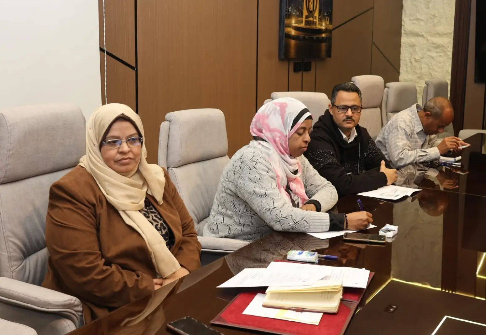 رئيس جامعة قنا يعقد اجتماعا لمتابعة تنفيذ الخطة الاستراتيجية وتسريع وتيرة المشروعات - 1000455341