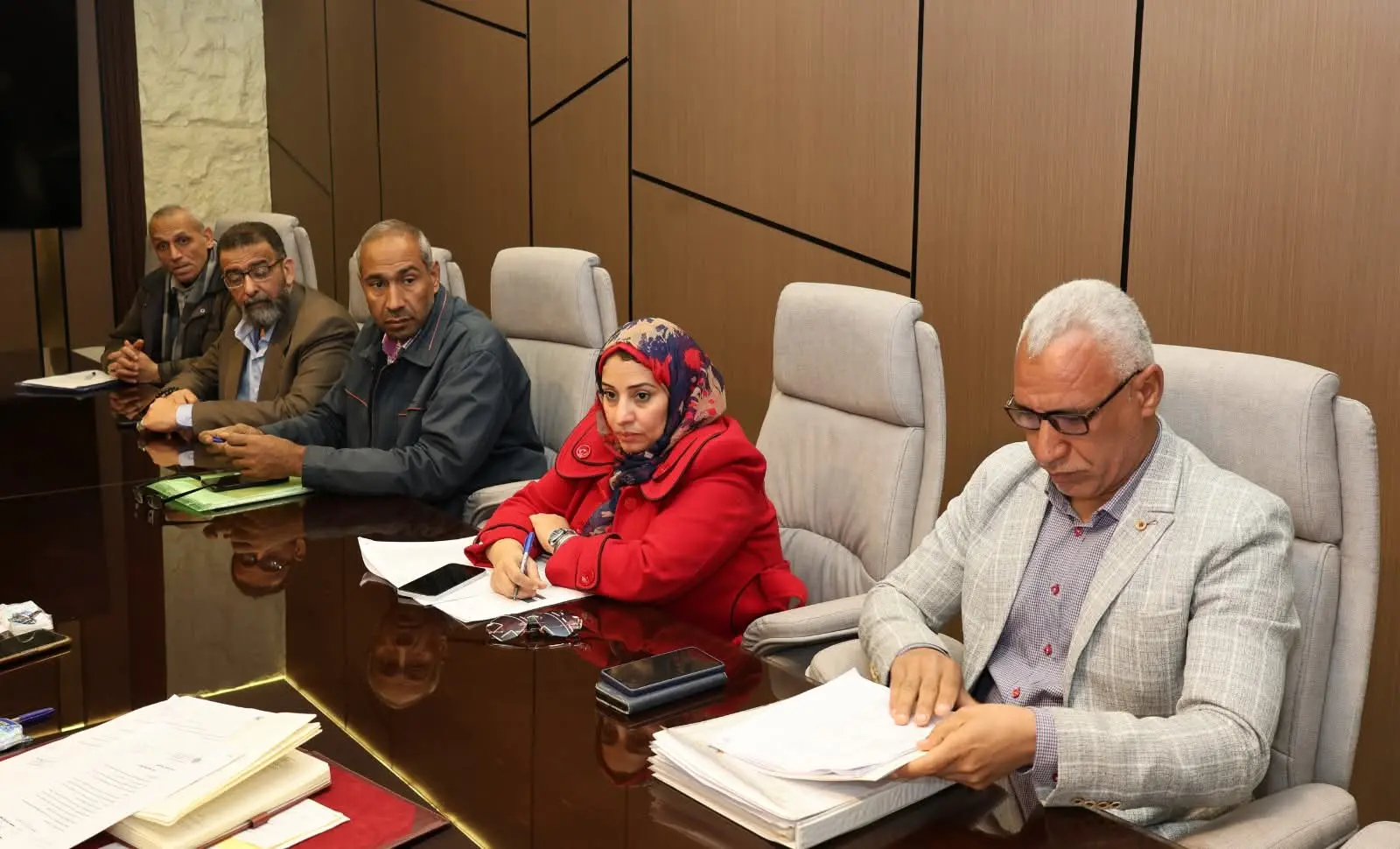 رئيس جامعة قنا يعقد اجتماعا لمتابعة تنفيذ الخطة الاستراتيجية وتسريع وتيرة المشروعات - 1000455342