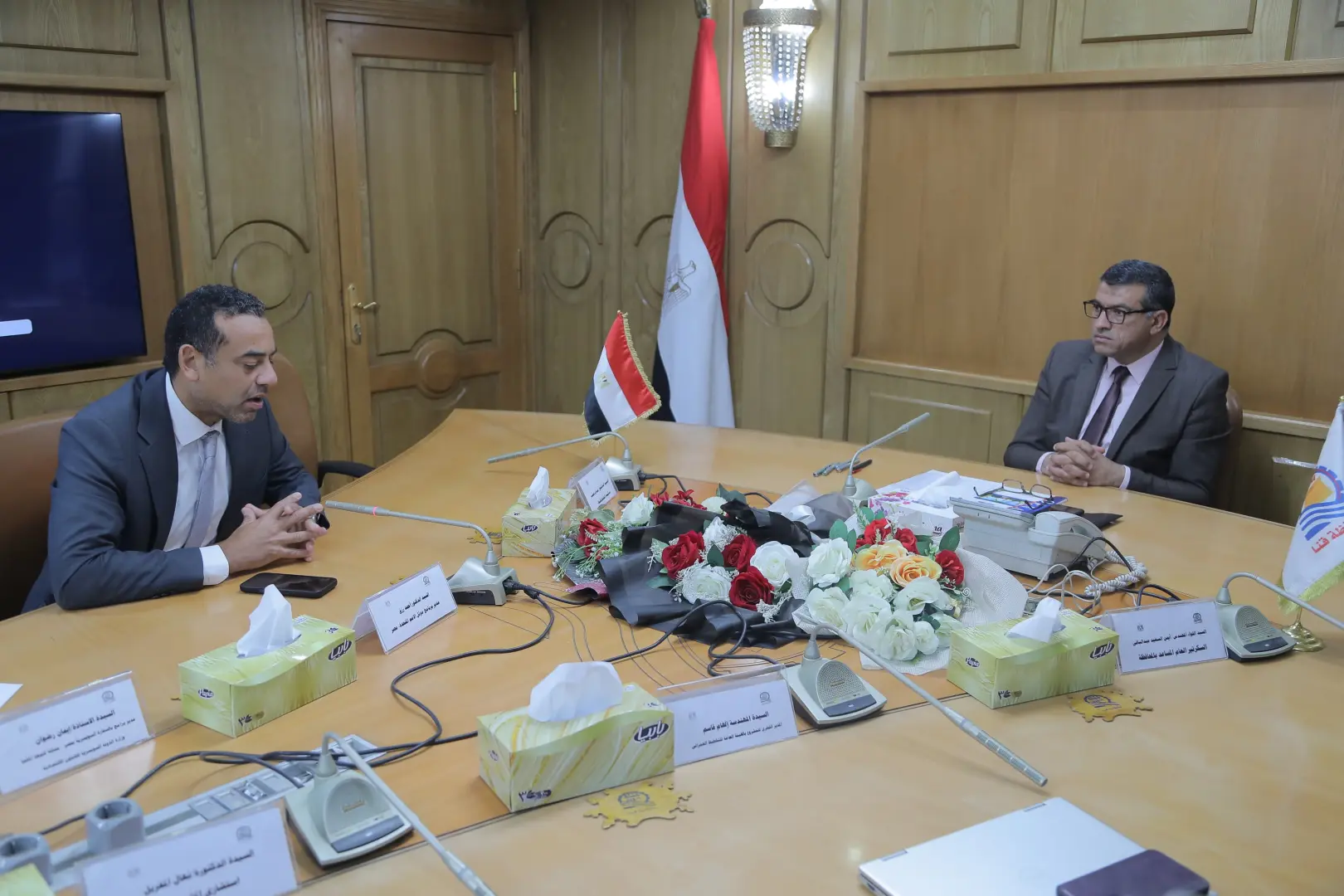 محافظ قنا يستعرض المخطط التفصيلي لمشروع "حيّنا" ويوجه بتسريع إجراءات تراخيص البناء - 1000455360