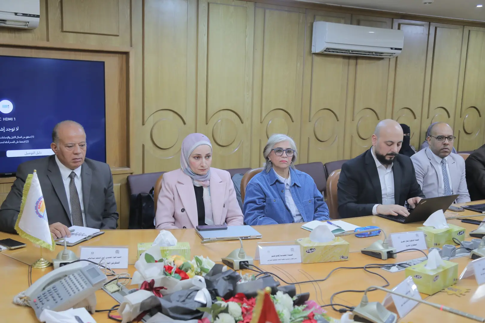 محافظ قنا يستعرض المخطط التفصيلي لمشروع "حيّنا" ويوجه بتسريع إجراءات تراخيص البناء - 1000455361