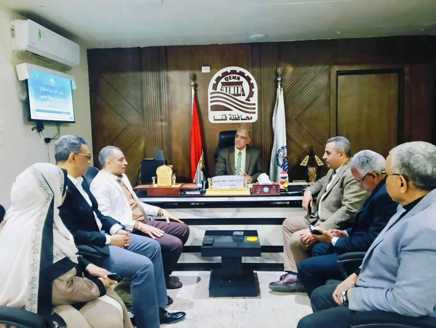 تنظيم إجراءات صرف الميزانيات بالمدارس على مائدة اجتماع تعليم قنا والمديرية المالية