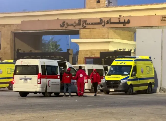 مرضى قطاع غزة يواجهون الموت مجدداً مع استمرار إغلاق معبر رفح - 1000458253