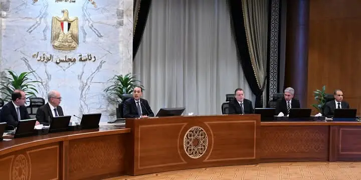 رئيس الوزراء يترأس اجتماع لجنة إدارة الأزمات المركزية - 1000461543