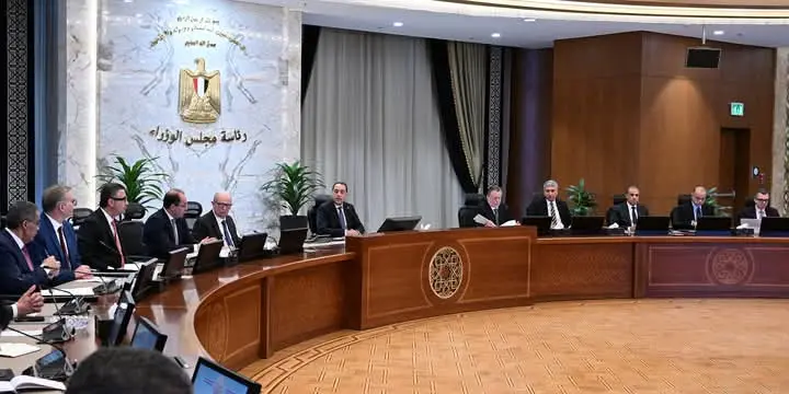 رئيس الوزراء يترأس اجتماع لجنة إدارة الأزمات المركزية - 1000461545