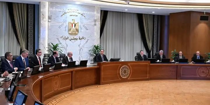 رئيس الوزراء يترأس اجتماع لجنة إدارة الأزمات المركزية - 1000461547