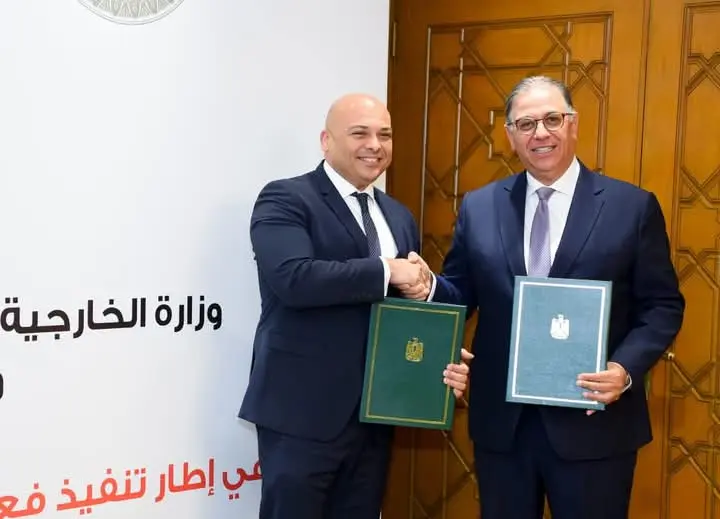 الخارجية وڤودافون توقعان بروتوكول تعاون للتوعية بمخاطر الهجرة غير الشرعية - 1000461720