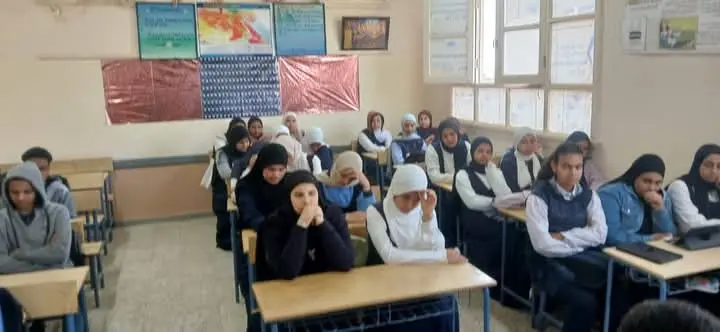 “صحتك تهمنا” ندوة بفصول الأوسط قمولا الثانوية بنقادة - 1000461854