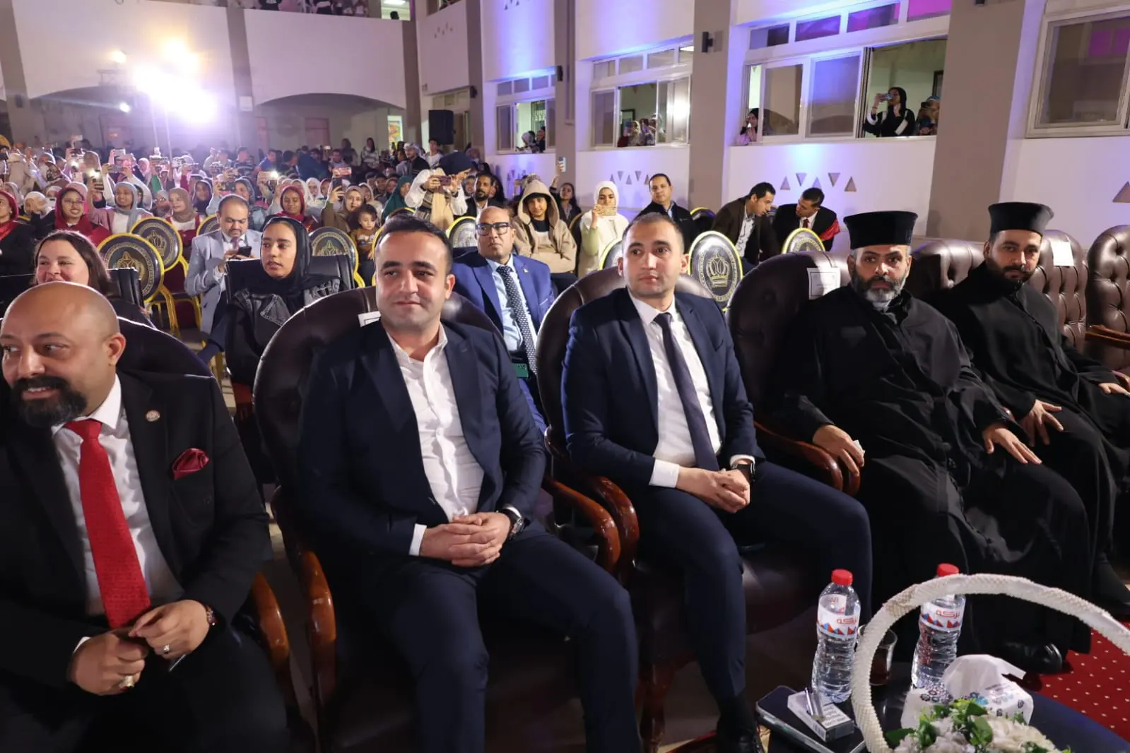 جامعتي الأقصر الحكومية  والأهلية وأسرة طلاب من أجل مصر ينظمون أكبر إفطار رمضاني بالمحافظة - 1000462144
