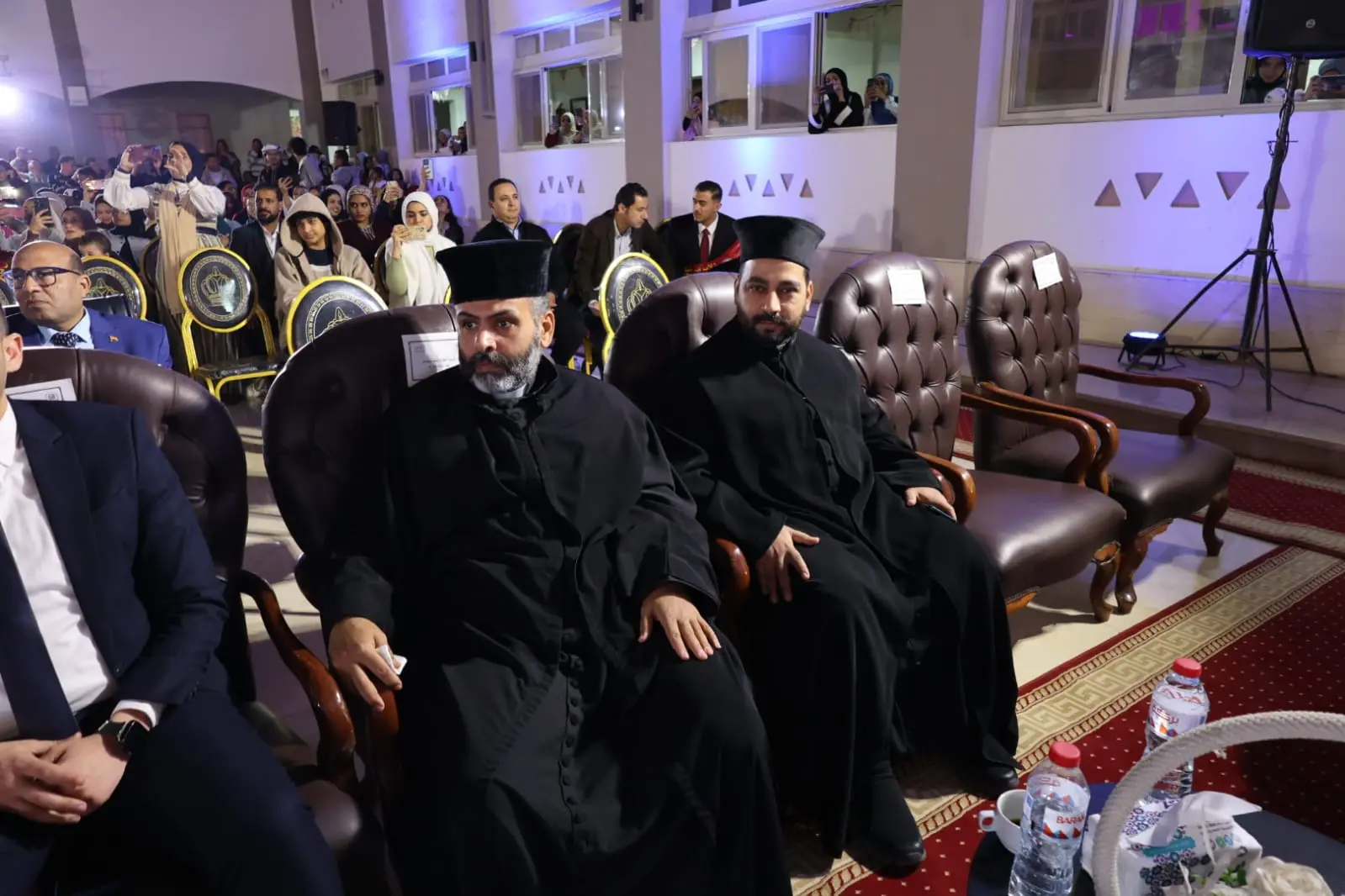 جامعتي الأقصر الحكومية  والأهلية وأسرة طلاب من أجل مصر ينظمون أكبر إفطار رمضاني بالمحافظة - 1000462152